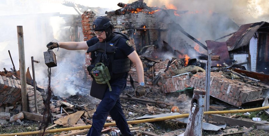 Последствия атаки на ТЦК в Полтаве ликвидируют ГСЧС