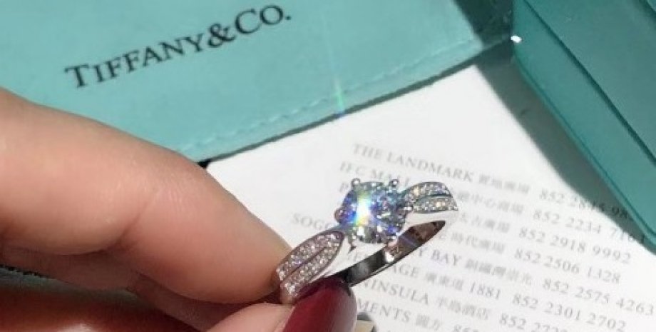 Каблучка, Tiffany, алмази, війна в Україні, фото