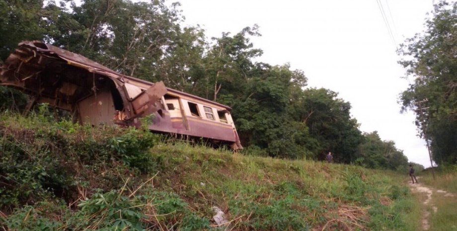В Таиланде взорвали пассажирский поезд / Фото: @RichardBarrow