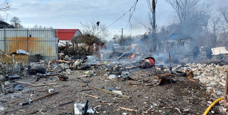 попадання ракети, ракети в Києві, вибух київ, приватний сектор київ