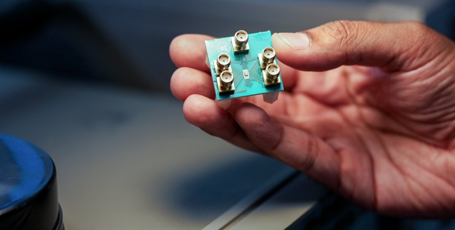 Микроволновый мозг на чипе