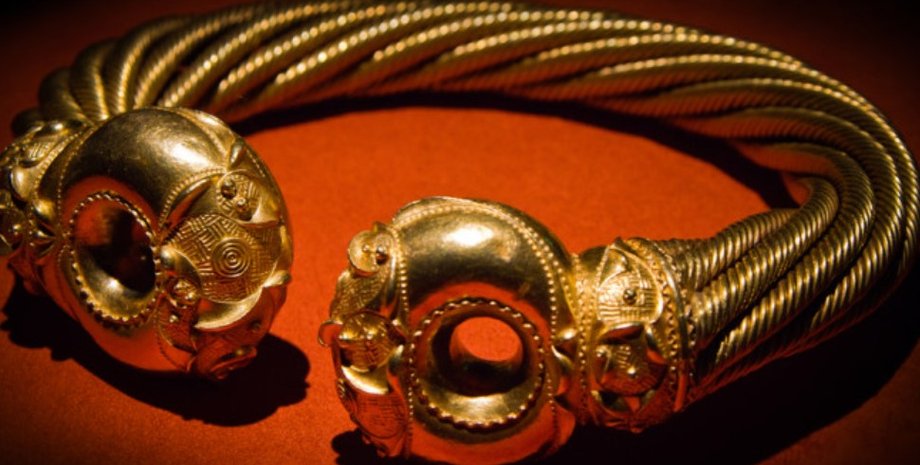 торк, украшения, древние украшения, старинные украшения, украшения древности, сокровища древности, украшения древних людей, золотые украшения, драгоценные украшения, украшения в истории