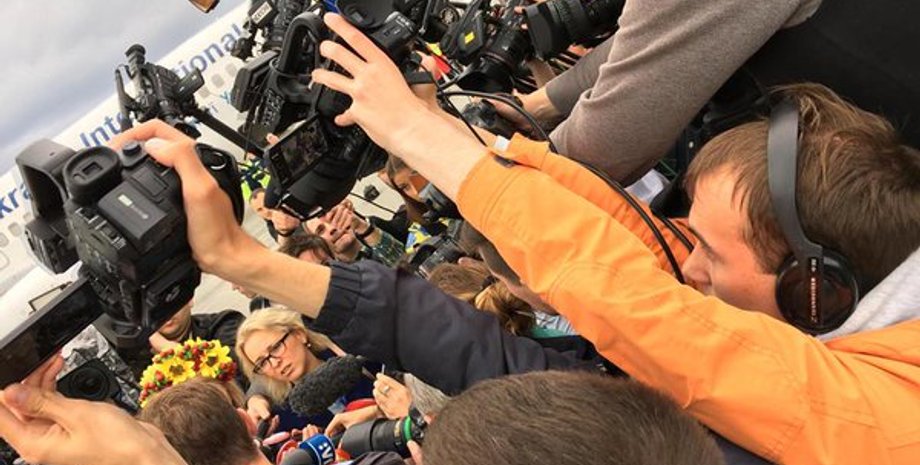 Джамалу встречают в аэропорту "Борисполь" / Фото: Крым.Реалии