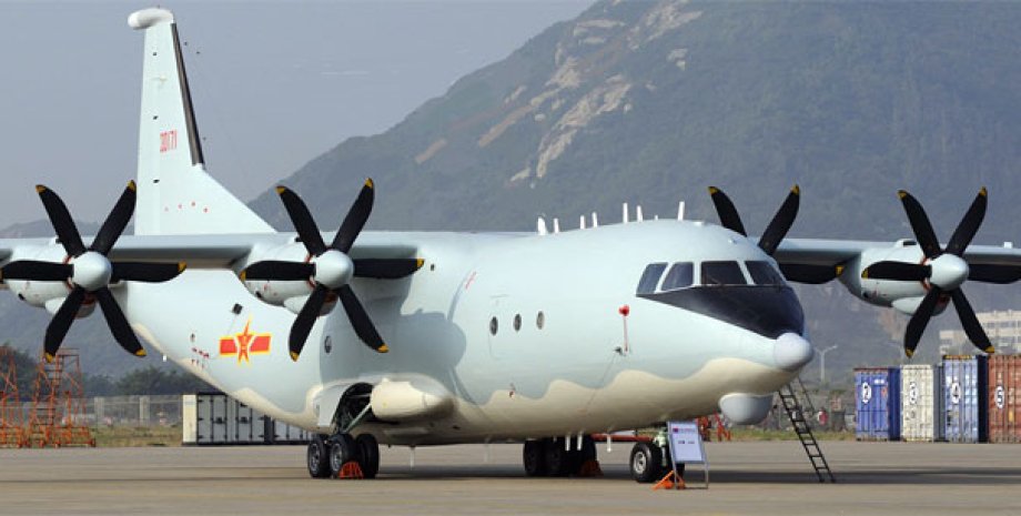 Военно-транспортный самолет Y-8 / Иллюстативное фото