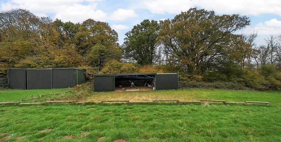 ангар, самолет