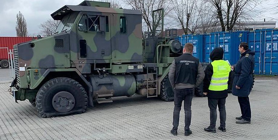 Тягач Oshkosh М1070, который пытались ввезти в Украину. Фото: facebook.com/UkraineCustoms