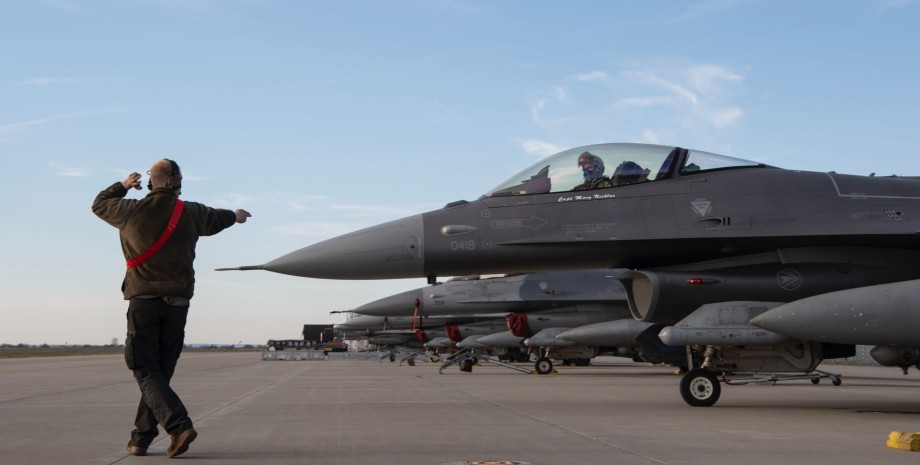 Винищувач F-16 бойова авіація ВПС США військова допомога