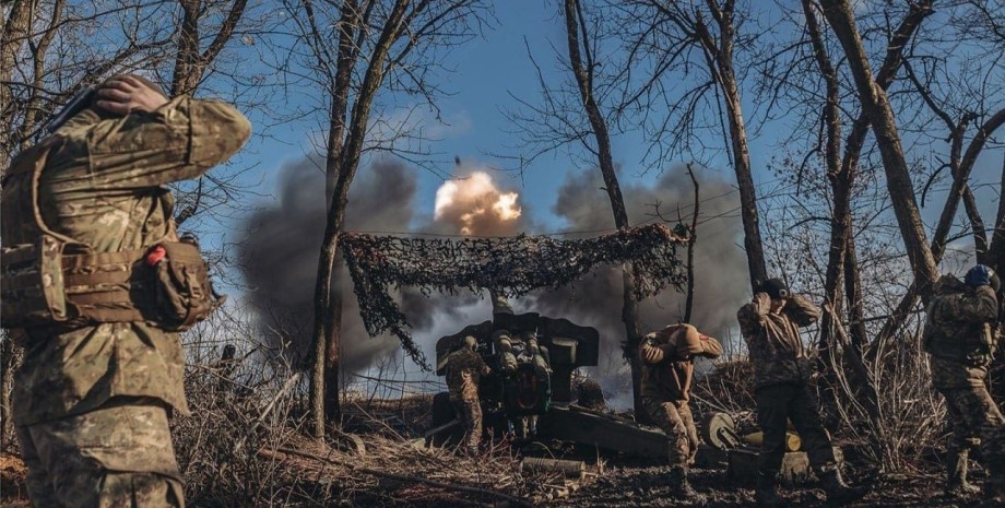 Украинские военные на поле боя