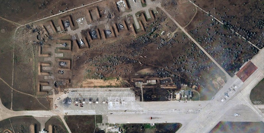 Спутниковый снимок аэродрома "Саки", потери самолетов в Крыму, Черноморский флот, авиабаза "Саки", взрывы в Крыму