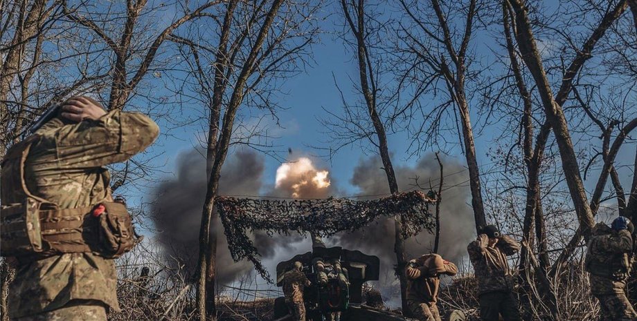 Украинские военные на поле боя