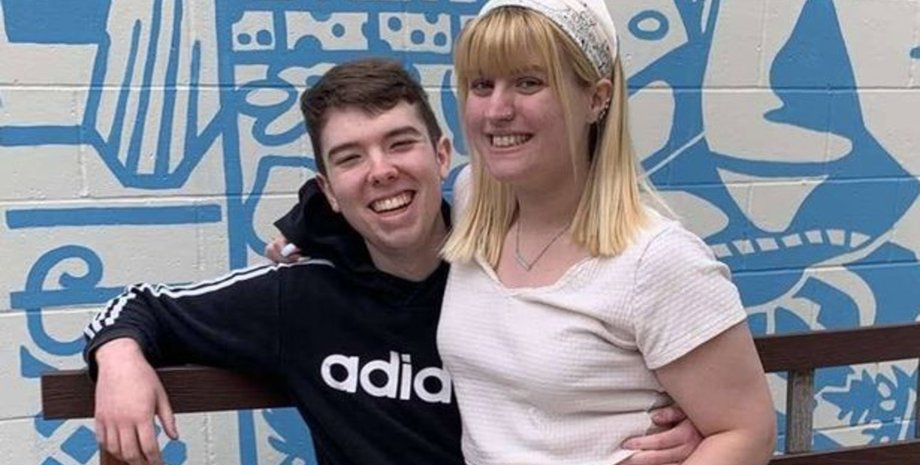 Дівчина, жінка, хлопець, ударила блискавка, пережила удар блискавки,