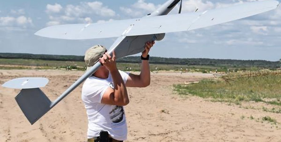 Запуск беспилотника Fly Eye / Фото: facebook.com/UkrainianLandForces