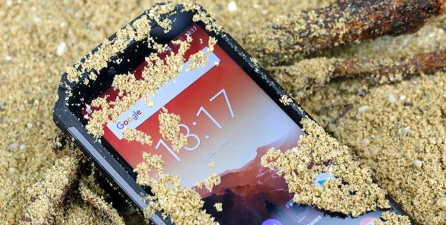 Телефон у піску