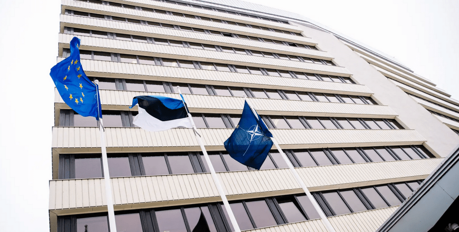 Министерство иностранных дел Эстонии, флаг ЕС, флаг Эстонии, флаг НАТО