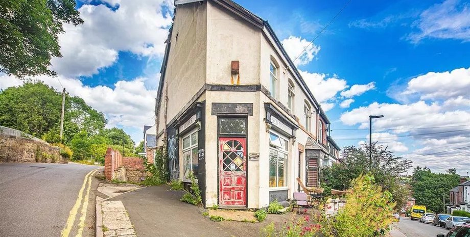 Ранее в доме работал тату-салон red monkey