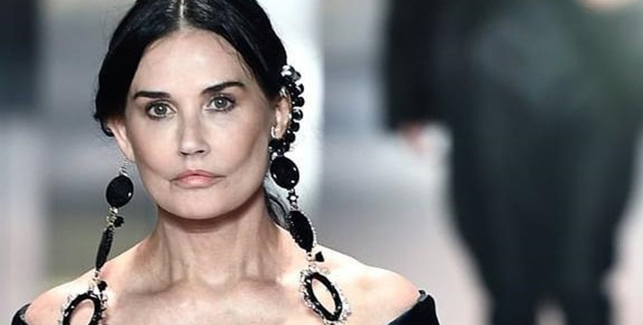 Деми Мур отдыхает в Греции с дочерью Румер