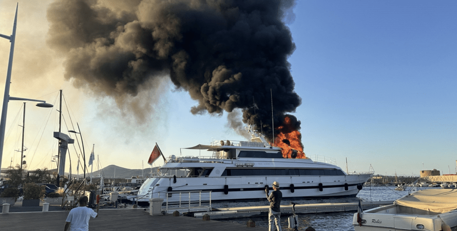 Суперʼяхту Sea Lady II за 80 мільйонів фунтів стерлінгів охопило полумʼя Суперʼяхту Sea Lady II у Сен-Тропе охопило полумʼя 10 липня