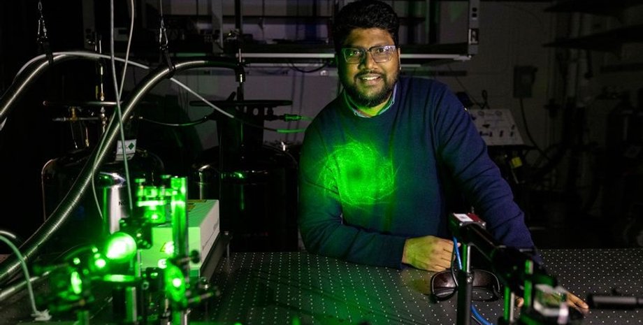 вчений, лазери, лазерна установка