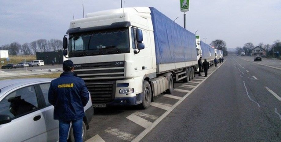 Блокада российских грузовиков на дорогах Украины / Фото: svoboda.org.ua