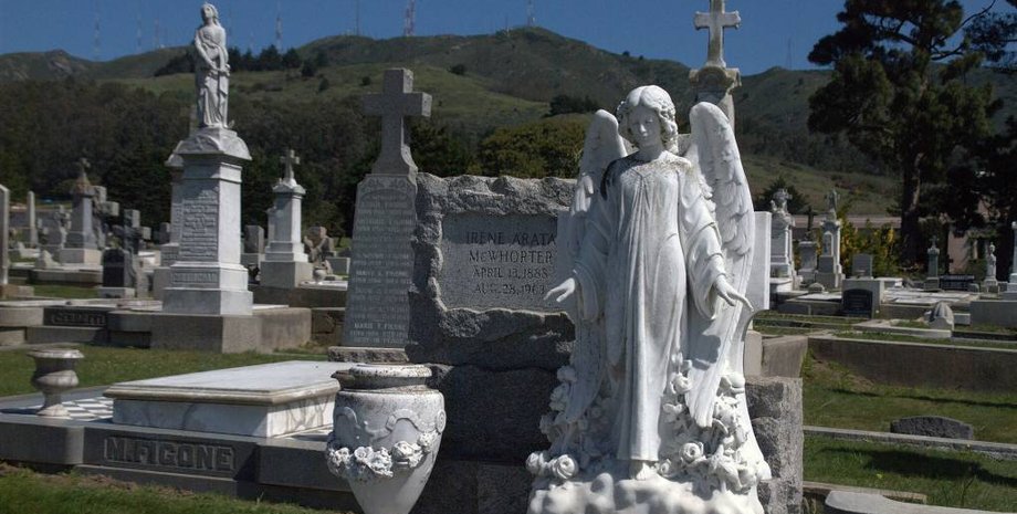 Колма, місто мертвих, некрополь, місто в США, цвинтар, місто зомбі, місце живих мерців, дорога земля