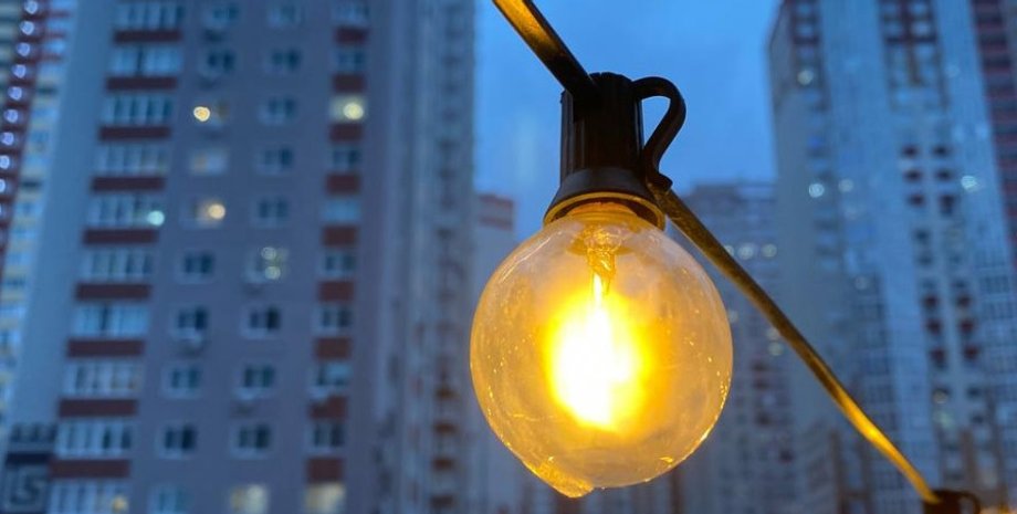 Отключения света в Киеве продолжаются по индивидуальным графикам Отключение света в Киеве