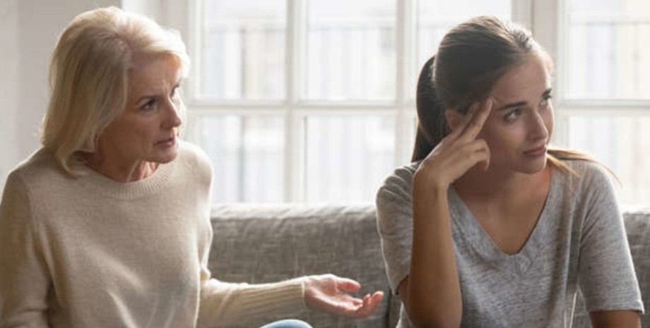 Сварка, мати та дочка, конфлікт Сварка, мати та дочка, конфлікт, фінансова допомога дочки, аліменти для дочки, мати подала до суду на дочку, дочка не хоче працювати,