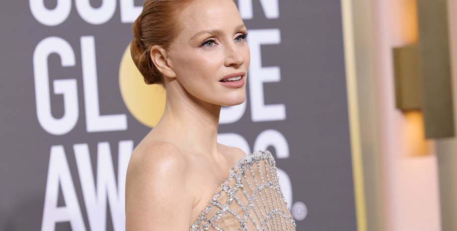 Джессика Честейн, Джессика Честейн стиль, Джессика Честейн платье паутина, золотой глобус 2023 года, образы звезд на золотом глобусе.