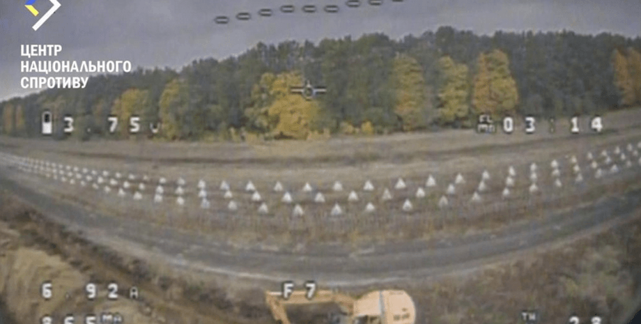 укрепления, бетонные пирамиды, экскаватор