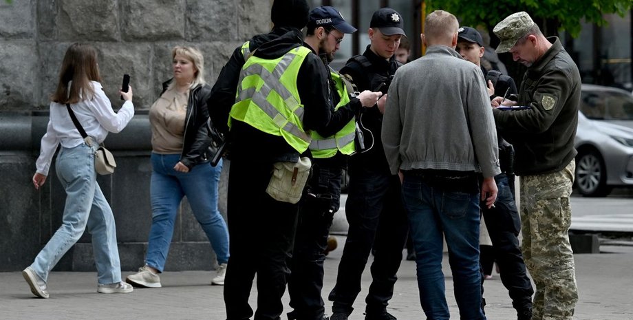 Працівникам  ТЦК не варто ходити вулицями та вручати повістки, вважає військова омбудсменка Ольга Решетилова