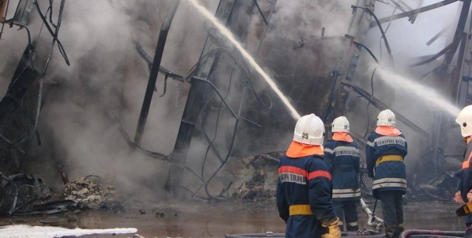 В Волгограде вспыхнул один из крупнейших НПЗ после атаки БПЛА