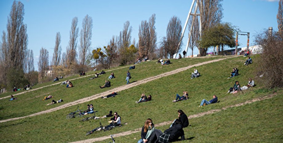 Берлин, Мауэрпарк, коронавирус, штраф, фальшивые полицейские, жулики, мошенники