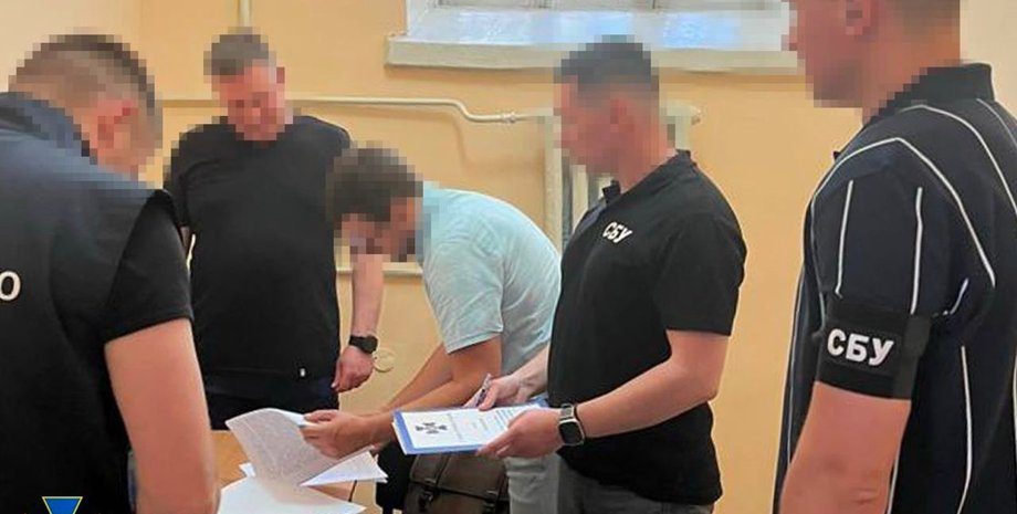 затримання підозрюваного, сбу проводить розслідування, затримання ексчиновників міноборони