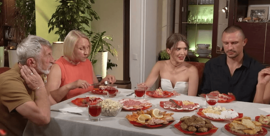 холостяк тарас цимбалюк познакомил участниц шоу со своими родителями