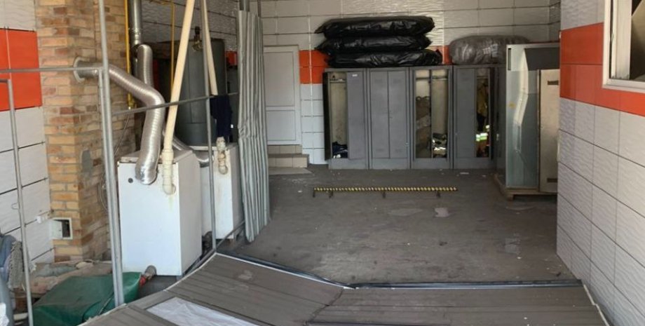 Последствия обстрела пожарной части в Дружковке Последствия обстрела пожарной части в Дружковке