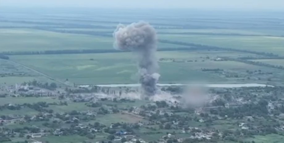 ударный дрон, FPV-дрон, дрон камикадзе взрыв