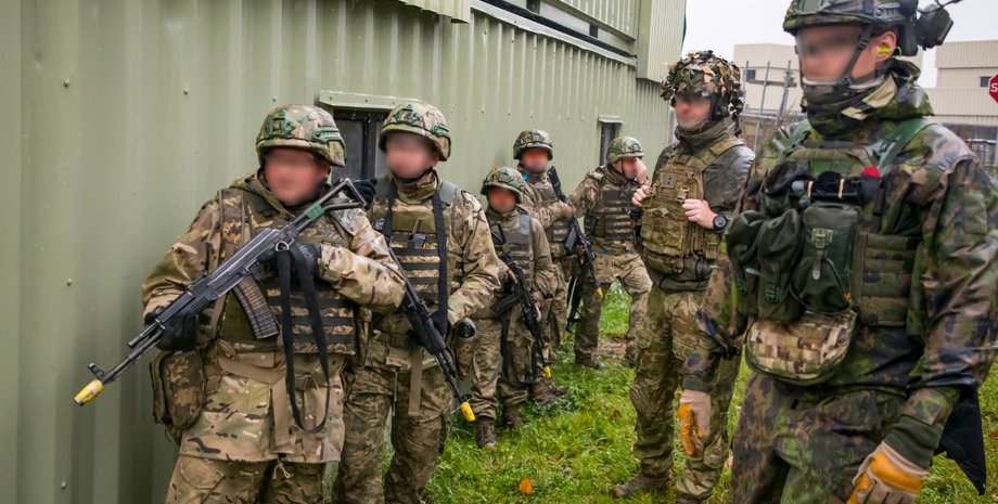 Базова військова підготовка, БЗВП, БЗВП для кого обов'язкова, БЗВП курс навчання, Міноборони про БЗВП, БЗВП студенти, БЗВП держслужбовці, БЗВП жінки