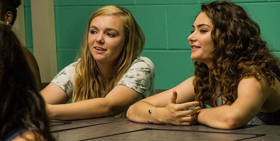 Кадр из фильма "Восьмой класс"/Фото: film.ru