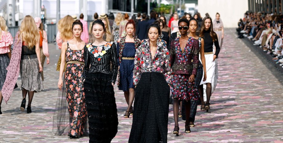 Показ Chanel осень-зима 2023-24 фото