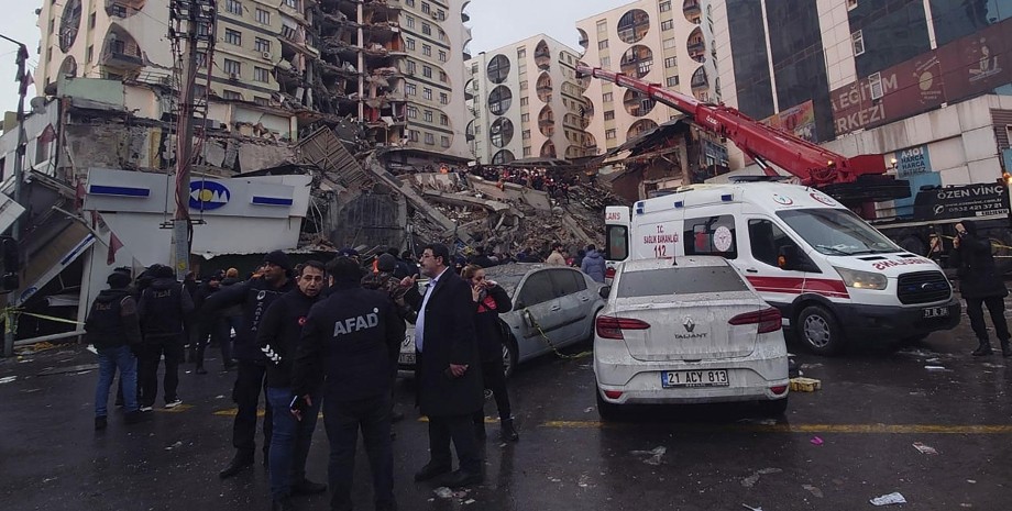 руйнування в Туреччині, землетрус у Туреччині, жертви землетрусу в Туреччині