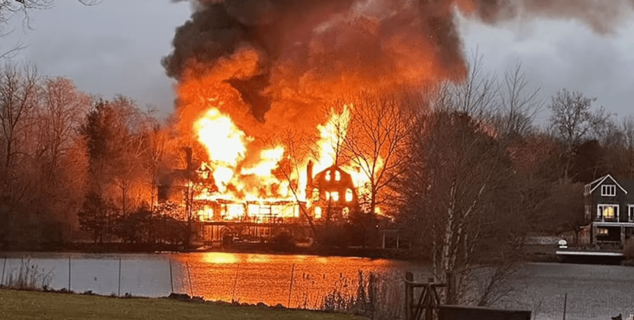 Пожар в особняке, сгорел особняк Пожар в особняке, сгорел особняк, праздничная катастрофа, пожар уничтожил особняк за $4 мл, пожар из-за индейки, жаровня в гараже