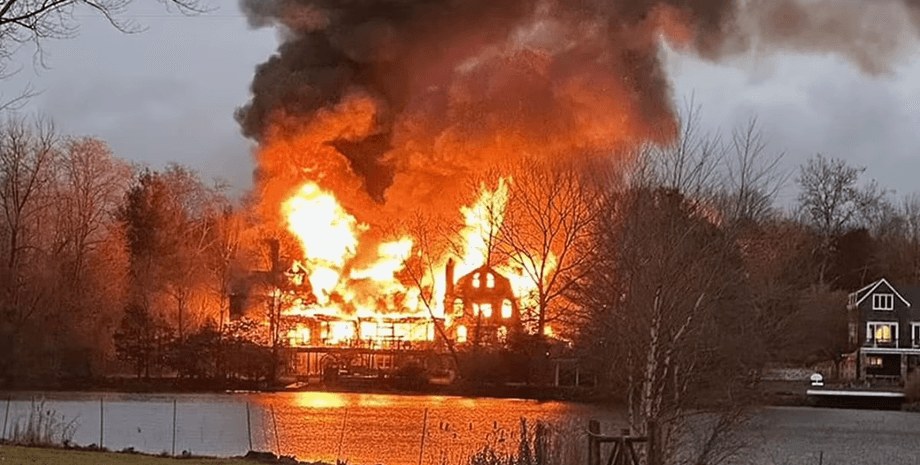 Пожежа в особняку, згорів особняк, святкова катастрофа, пожежа знищила особняк за $4 мл, пожежа через індичку, жаровня в гаражі