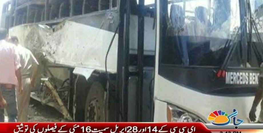 Атакованный боевиками автобус / Фото: Twitter