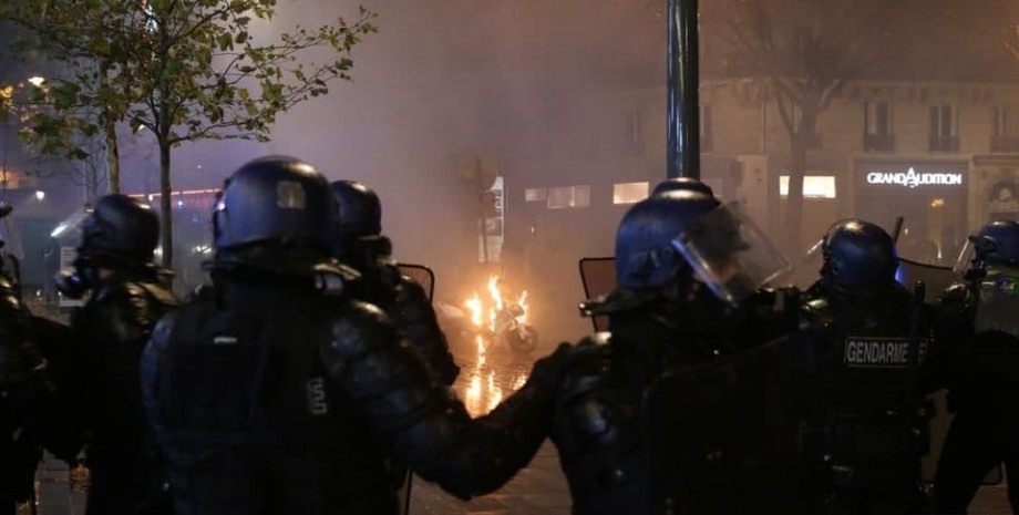 Протесты, Париж, полицейские, огонь, улицы