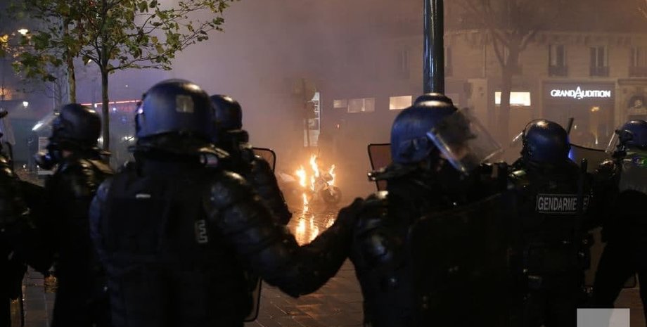 Протесты, Париж, полицейские, огонь, улицы