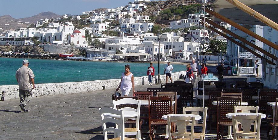 остров в Греции, Миконос, пляж, бар, пляжный бар, штраф, оштрафовали на 33 миллиона, скандал в Греции