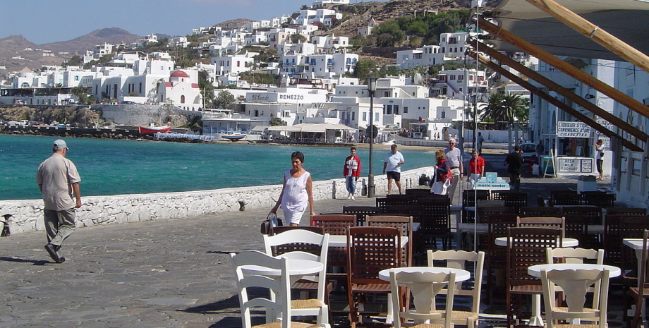 остров в Греции, Миконос, пляж, бар, пляжный бар, штраф, оштрафовали на 33 миллиона, скандал в Греции