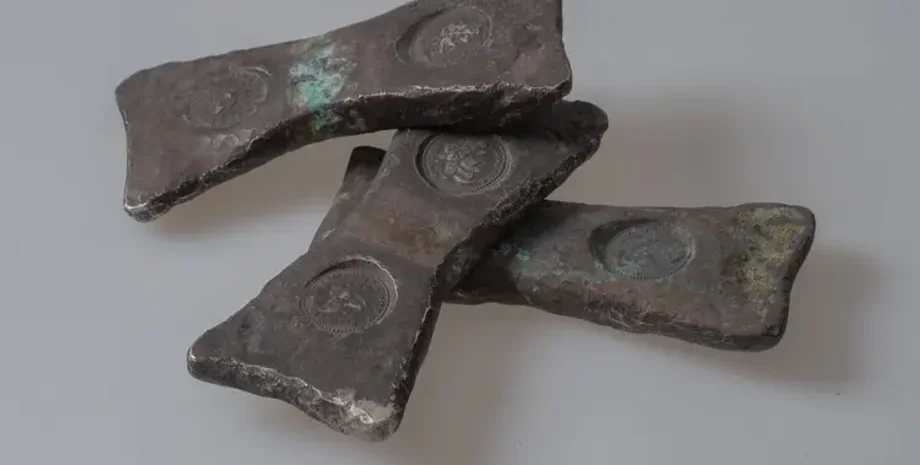 археологи, археология, история, римляне, донат, победа, МВД, музей, Национальная полиция, Офис Генерального прокурора, продажа, серебро, слитки, эксперты, артефакты, уникальность, ценность, император, торговля, преступление, культура