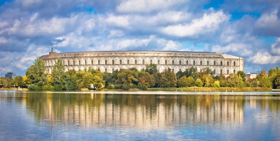 Здание съезда бывшей нацистской партии в Нюрнберге Здание съезда бывшей нацистской партии в Нюрнберге
