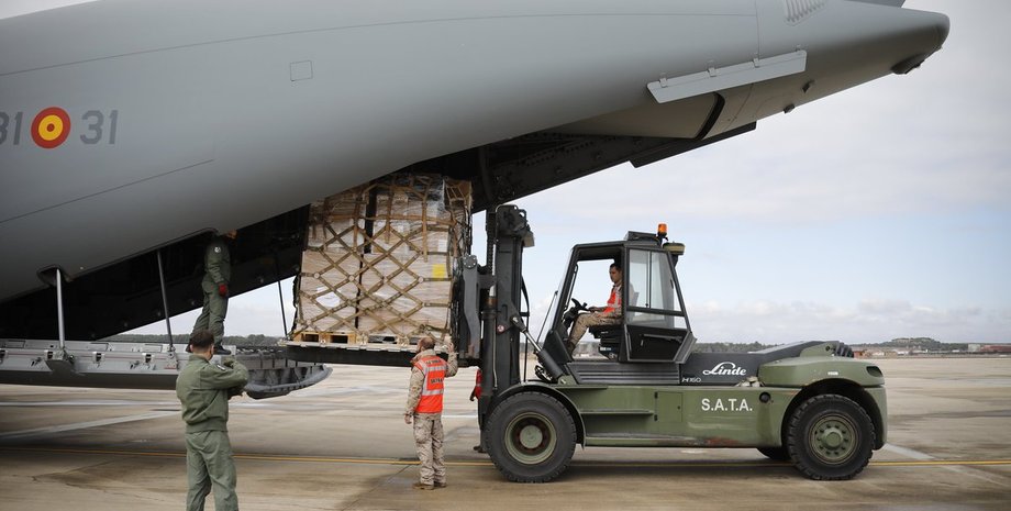 Військовий вантаж для України