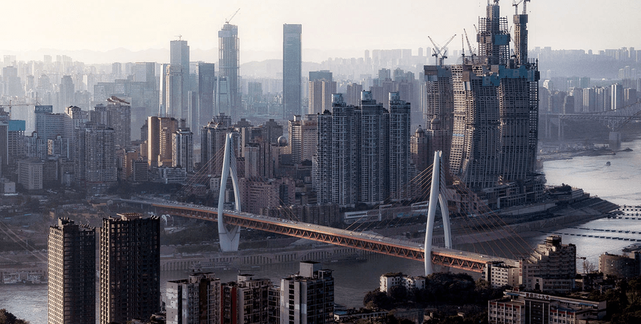 Мегаполис Чунцин, город будущего, киберпанк, футуристический город, кадры из фильма "Бегущий по лезвию", китайский город, многоэтажные здания